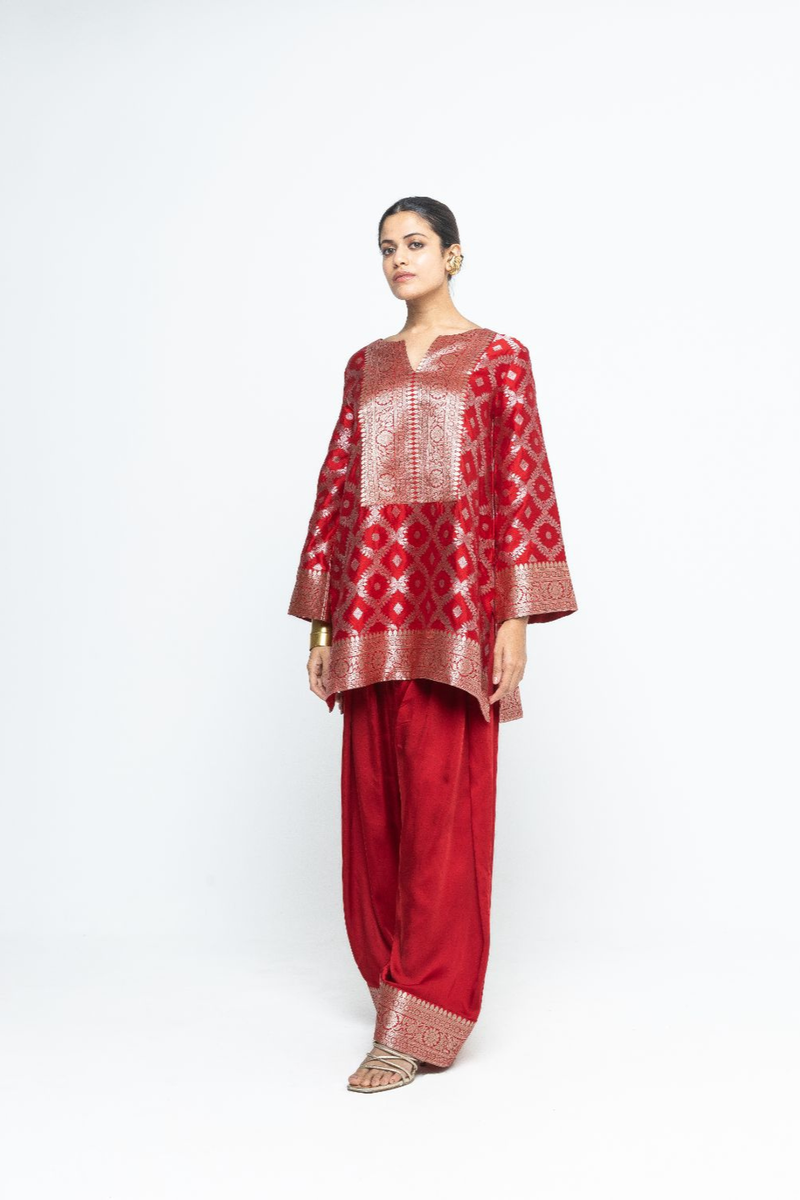 Seerat - Brocade Jaal Silk Kurta with Farshi set - Red
