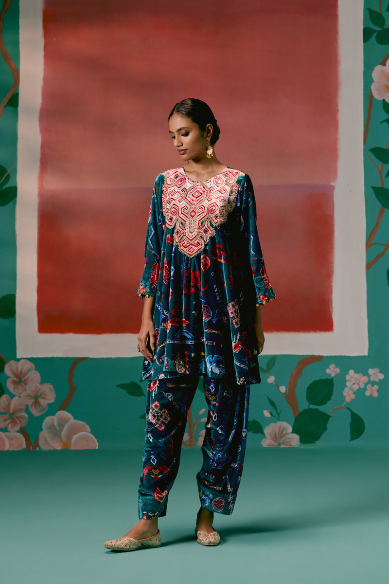 Teal Aztec Velvet Kurta Set Buy Teal Aztec Velvet Kurta Set from C&W | Kurta/Kurta Sets for Women by Label Mogra in teal color for women in Singapore