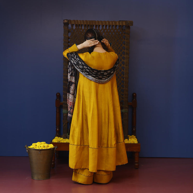 Baithak Mustard Flair Kali Kurta Set