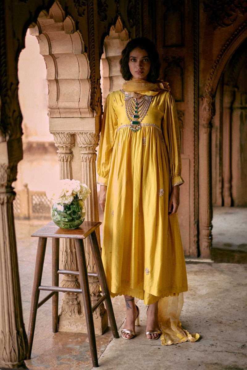 PH-2469 
Kurta 
Pants 
Dupatta Set by Paulmi & Harsh for women in Singapore