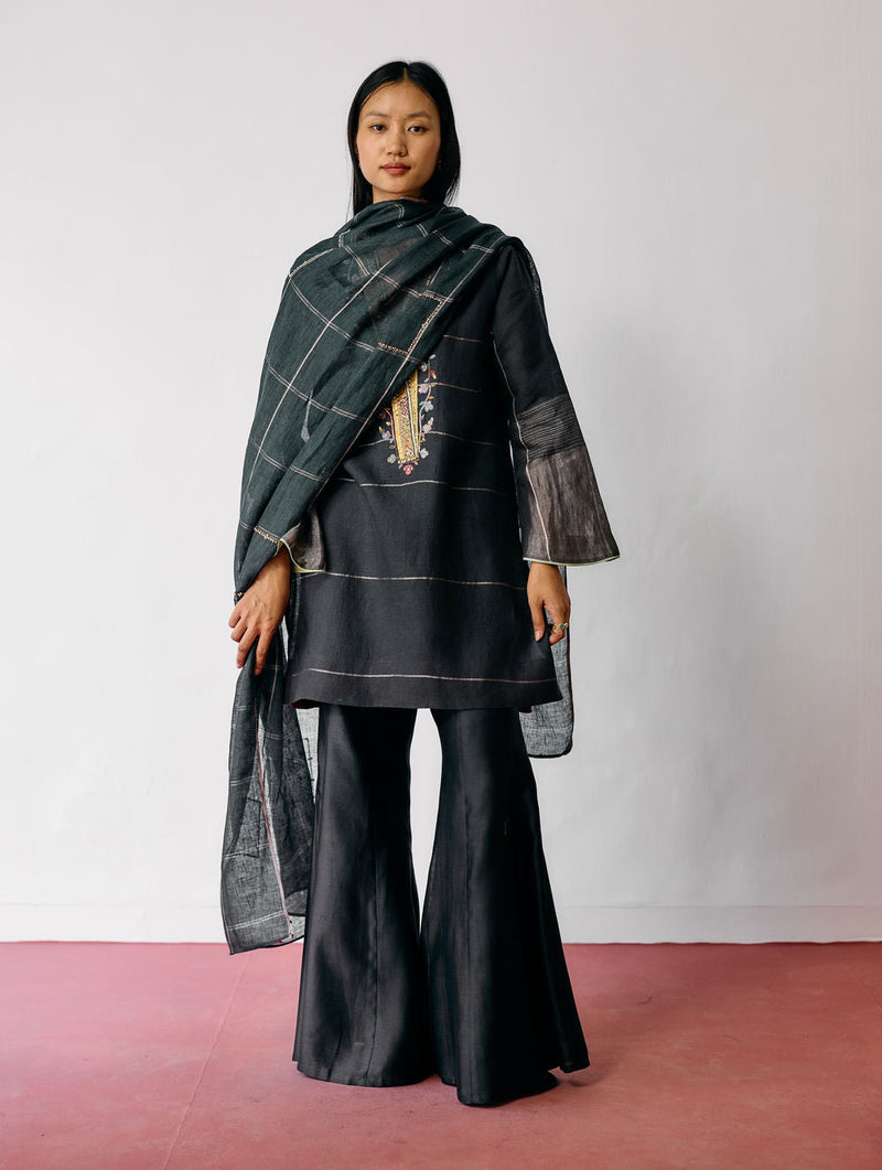 Mora Hand-Embroidered Metallic Linen Dupatta-Charcoal linen dupatta by Manan in black for women in Singapore