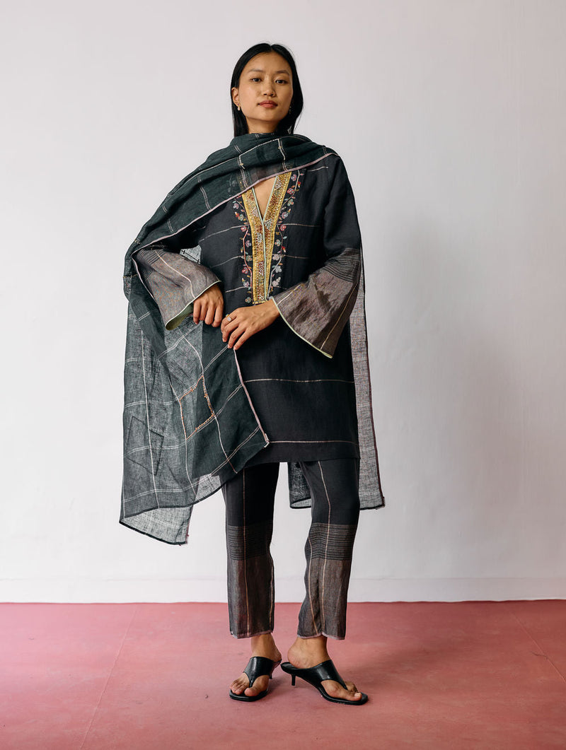 Mora Hand-Embroidered Metallic Linen Dupatta-Charcoal linen dupatta by Manan in black for women in Singapore