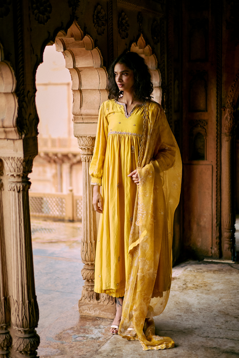 PH-2469 
Kurta 
Pants 
Dupatta Set by Paulmi & Harsh for women in Singapore