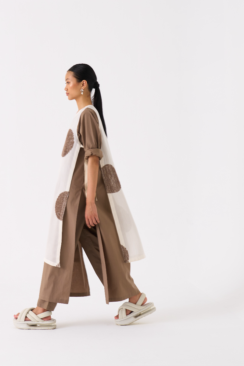 SIDE TIE OVERLAY TUNIC-OVERLAY : IVORY
TUNIC : CEDAR poplin by THREE for women in Singapore