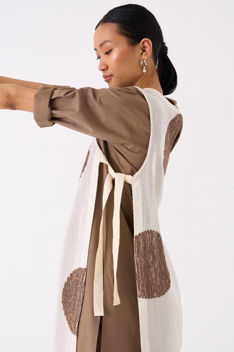SIDE TIE OVERLAY TUNIC-OVERLAY : IVORY
TUNIC : CEDAR poplin by THREE for women in Singapore