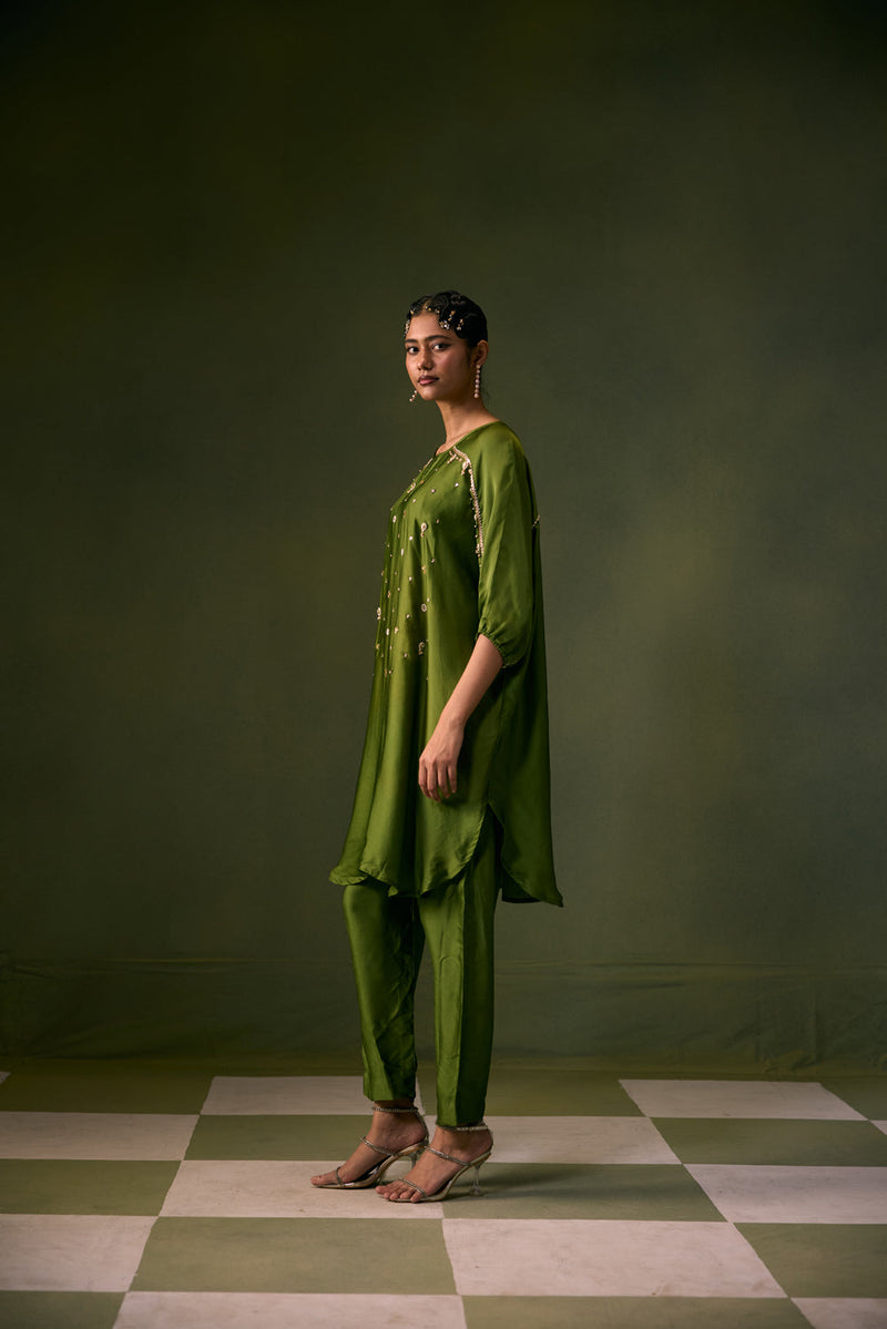 Acove Fern Antifit Kurta with Pants vegan satin, organza satin kurta/kurta set by PRAHNAAYA in green for women in Singapore