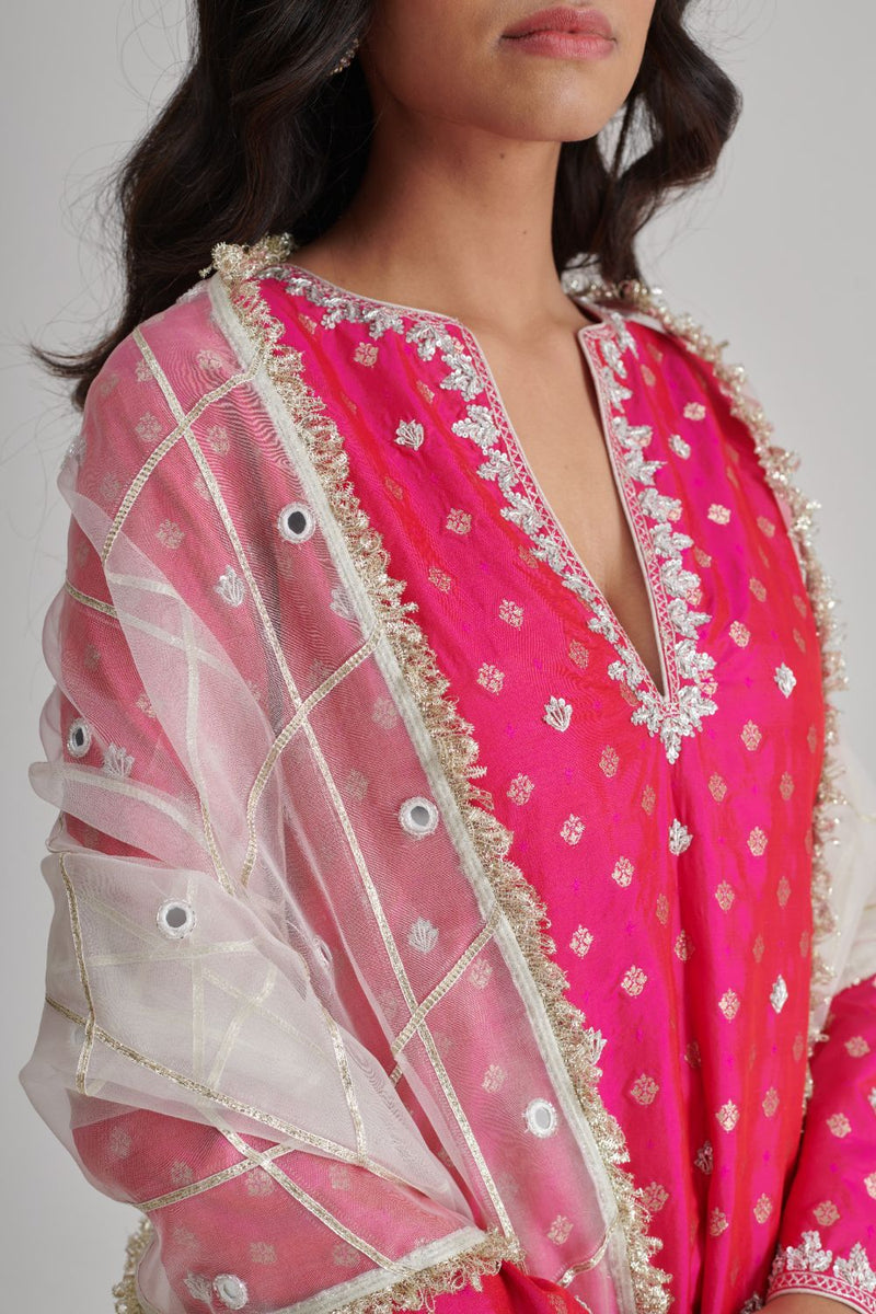 ADHIRA DUPATTA