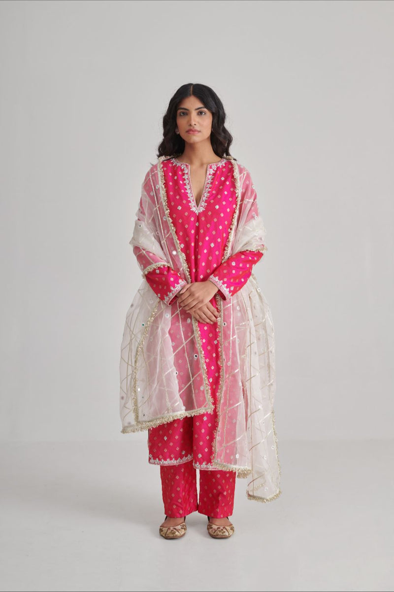 ADHIRA DUPATTA