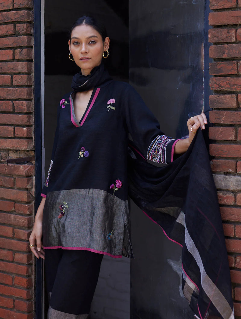 Cyra Floral Hand-Embroidered Kurta - Black linen by Manan in black color for women in Singapore