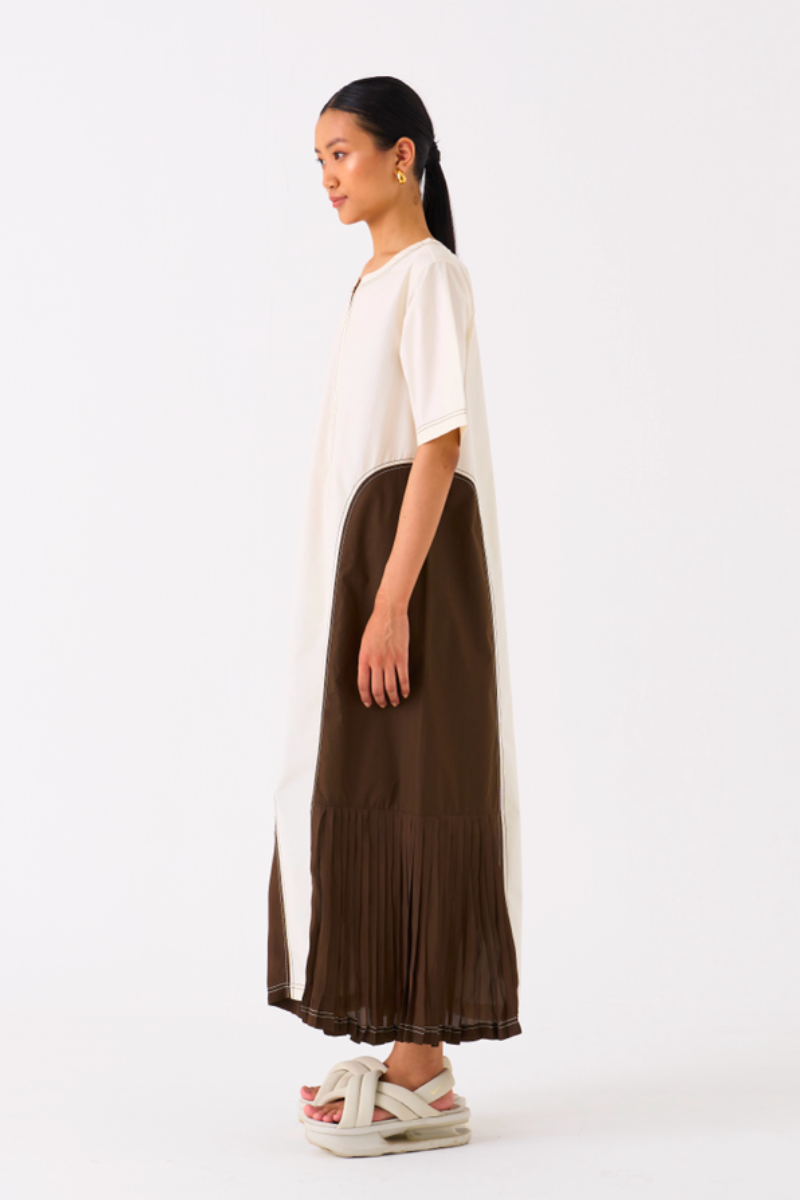 SIDE U-PLEAT DRESS-IVORY/DARK OLIVE poplin by THREE in olive color for women in Singapore