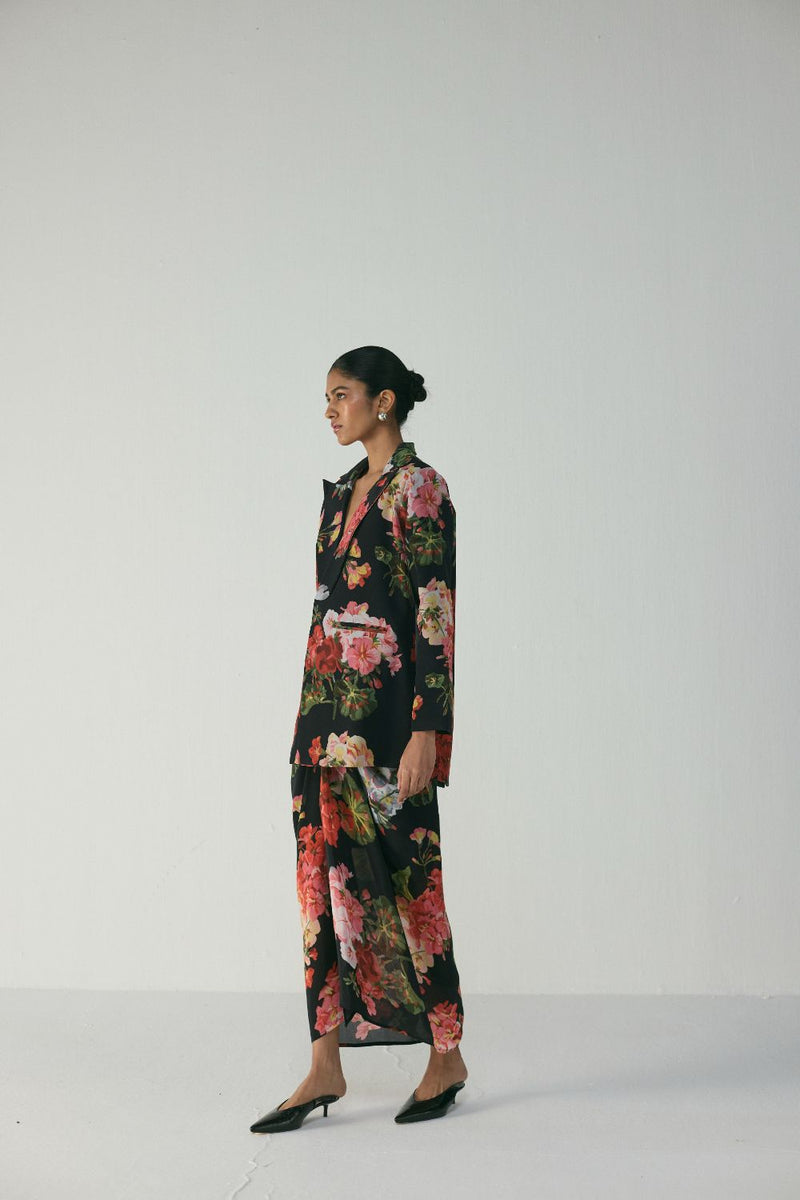BLOODY MARY BLAZER & KNOTTED SKIRT SET by Yam in black color for women in Singapore