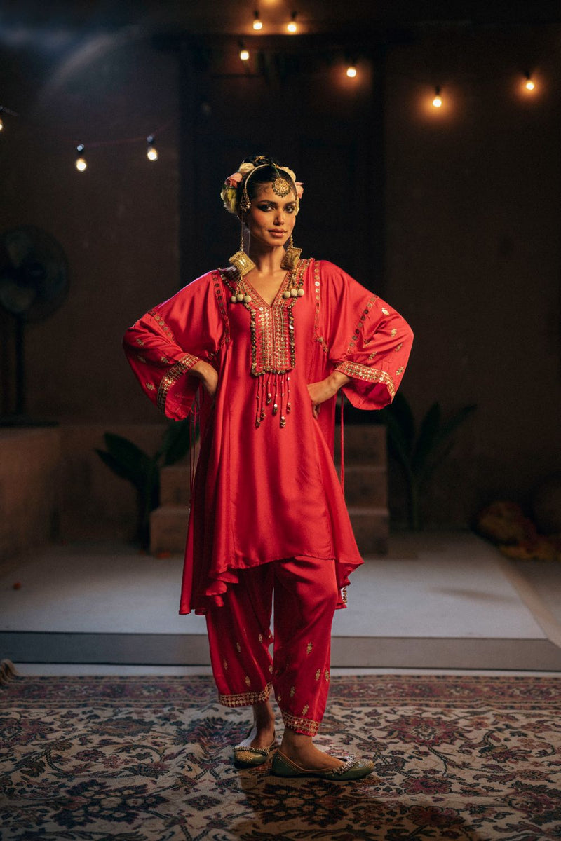 Chamakeen Antifit Asymmetrical Kurta Set