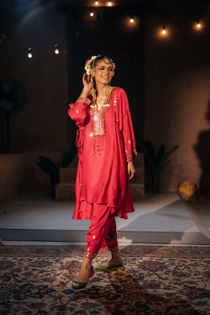 Chamakeen Antifit Asymmetrical Kurta Set