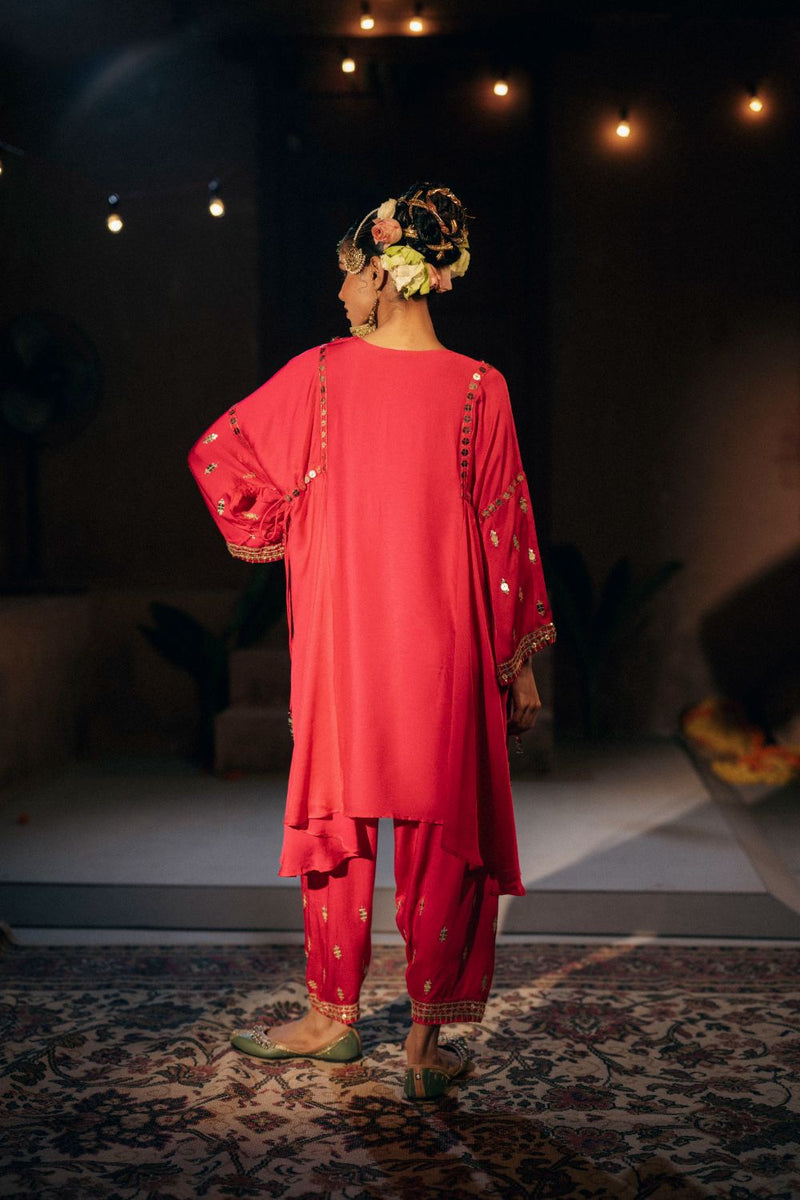 Chamakeen Antifit Asymmetrical Kurta Set