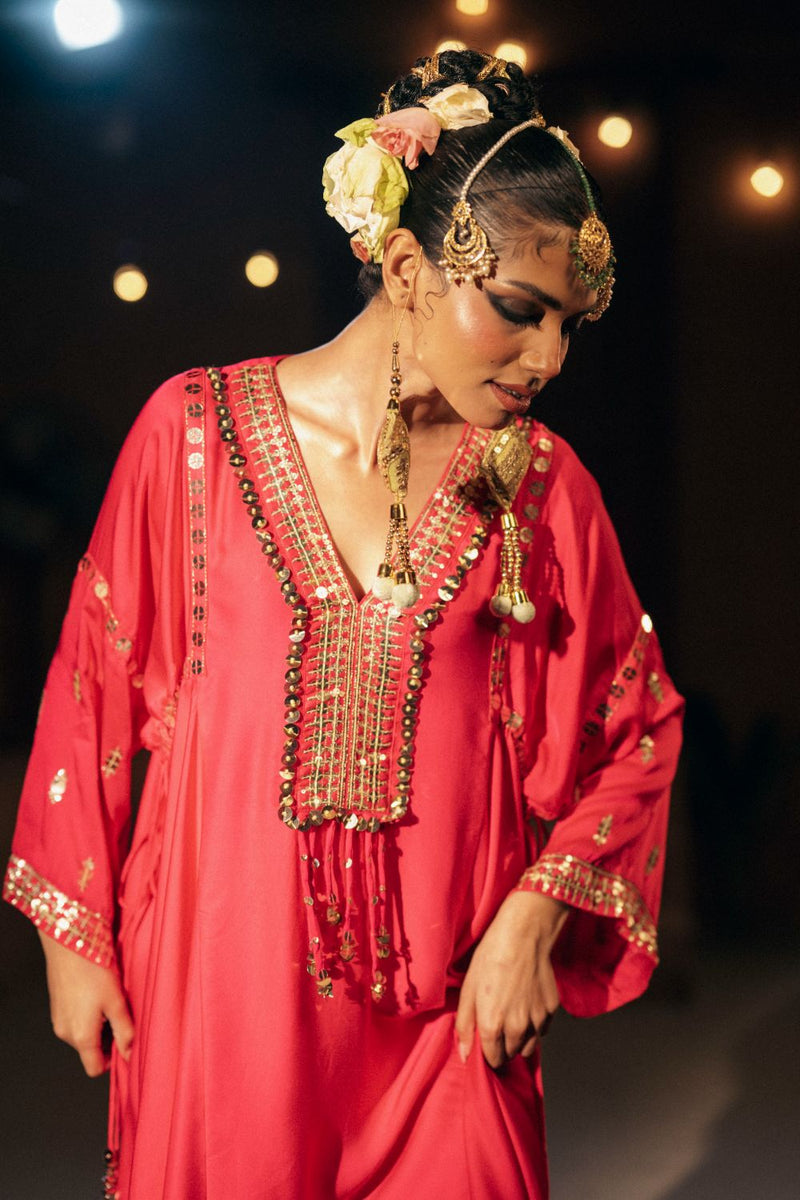 Chamakeen Antifit Asymmetrical Kurta Set