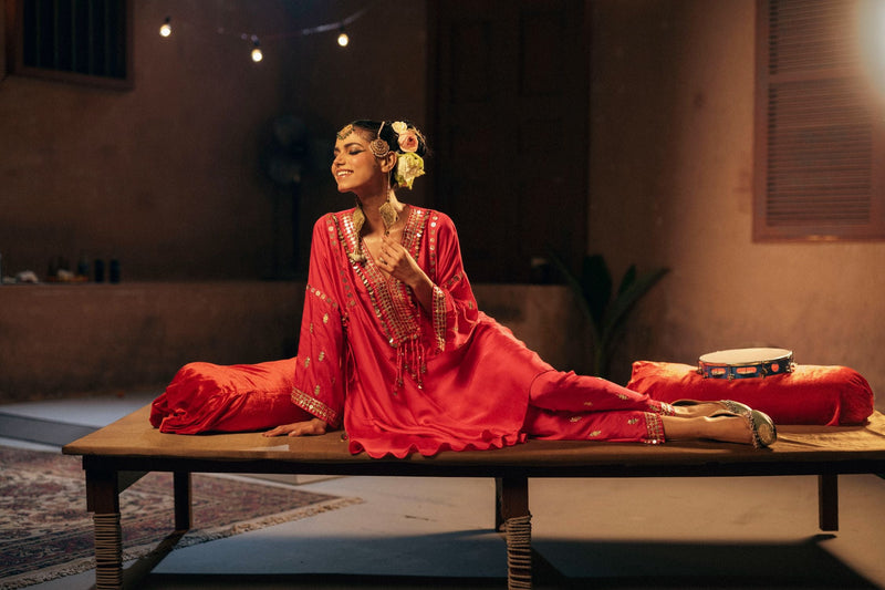 Chamakeen Antifit Asymmetrical Kurta Set