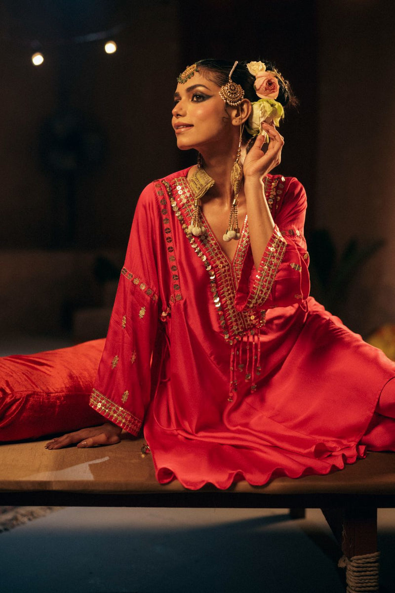 Chamakeen Antifit Asymmetrical Kurta Set