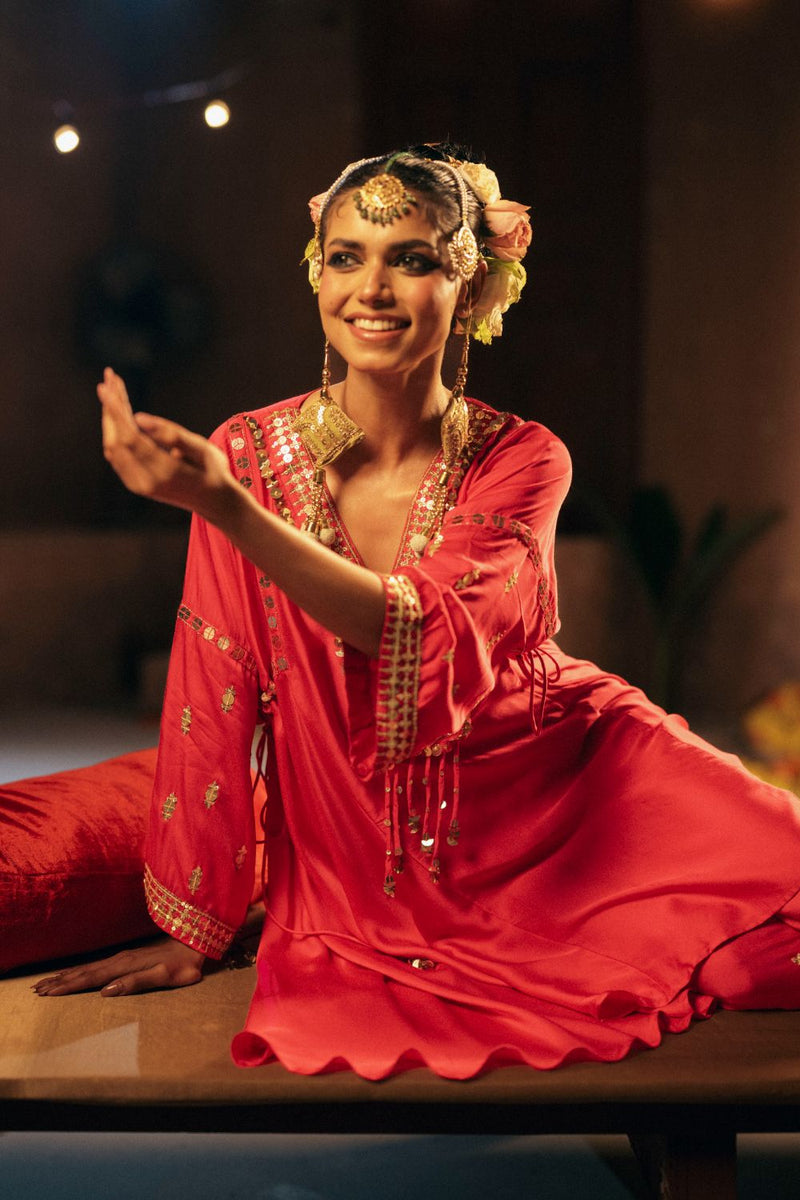 Chamakeen Antifit Asymmetrical Kurta Set