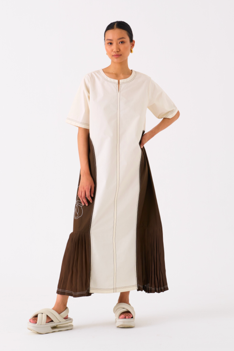 SIDE U-PLEAT DRESS-IVORY/DARK OLIVE poplin by THREE in olive color for women in Singapore