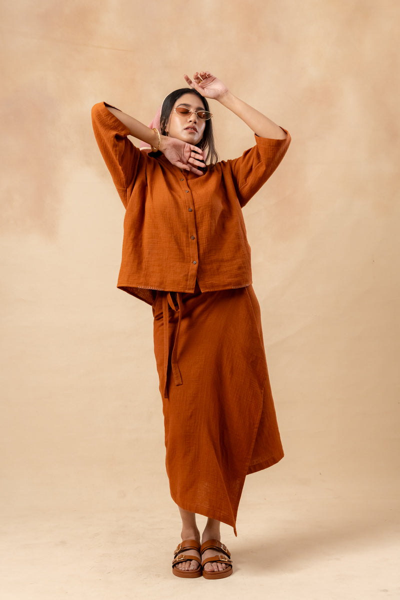 Shirin Oversized Shirt organic cotton gauge by Doodlage in rust color for women in Singapore