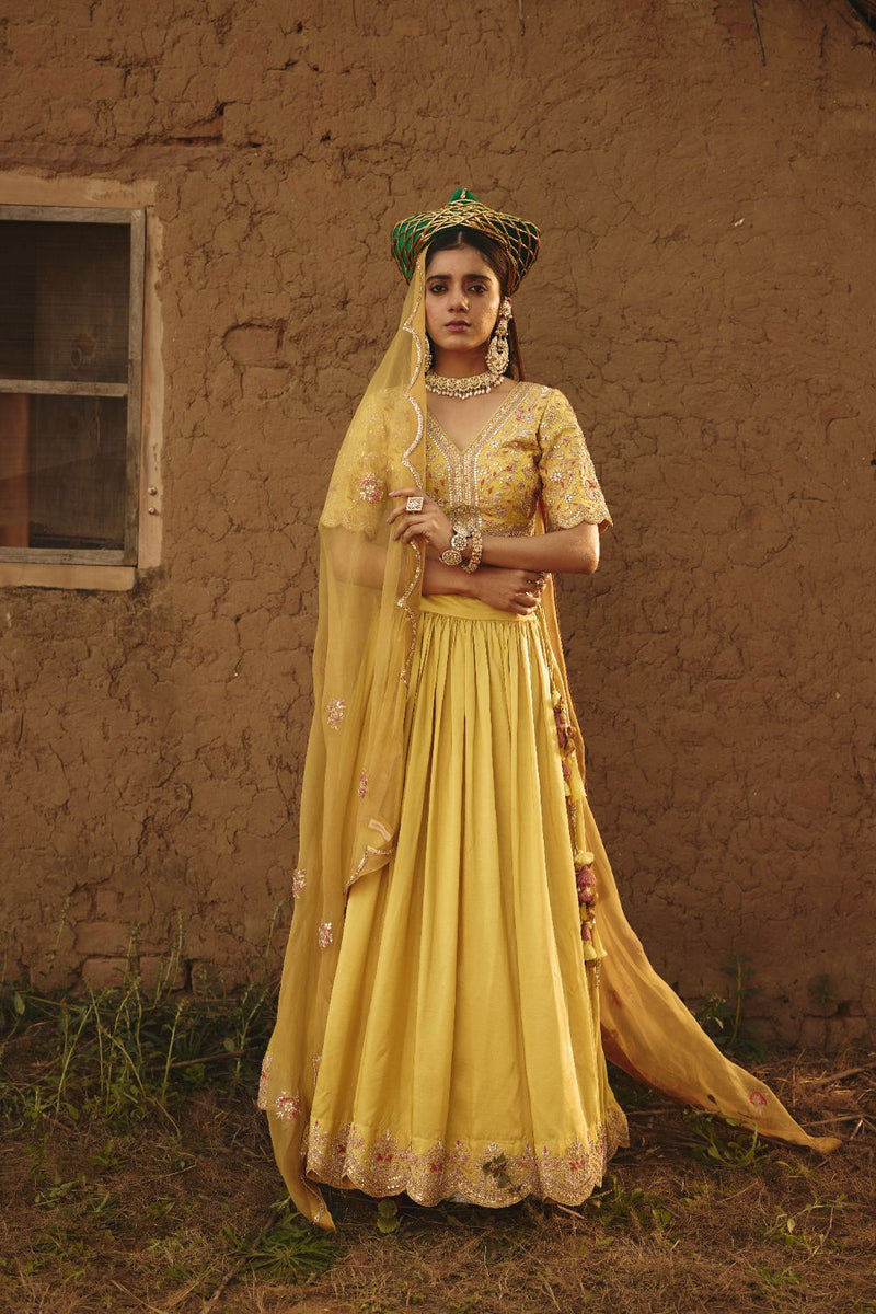 DRITI & HESYRA BLOUSE & LEHENGA
