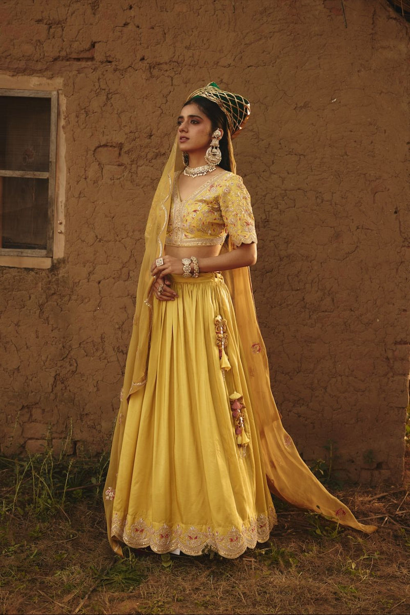 DRITI & HESYRA BLOUSE & LEHENGA
