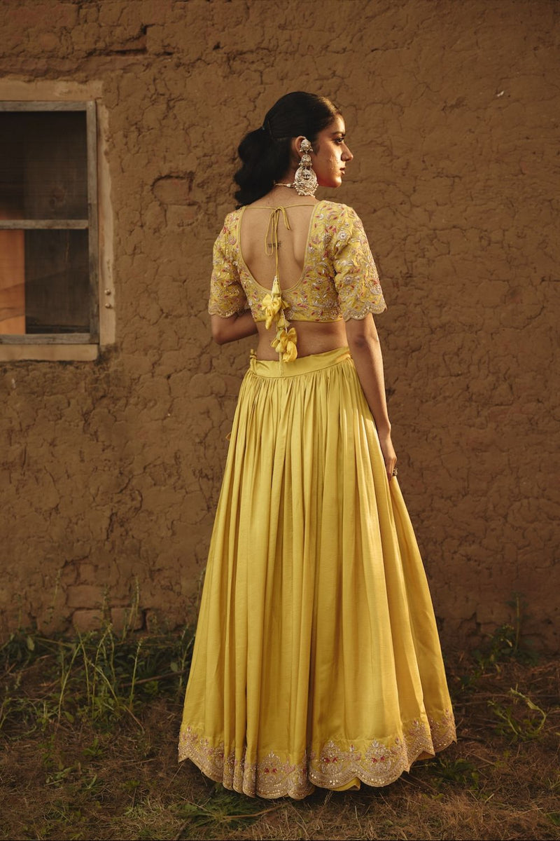 DRITI & HESYRA BLOUSE & LEHENGA