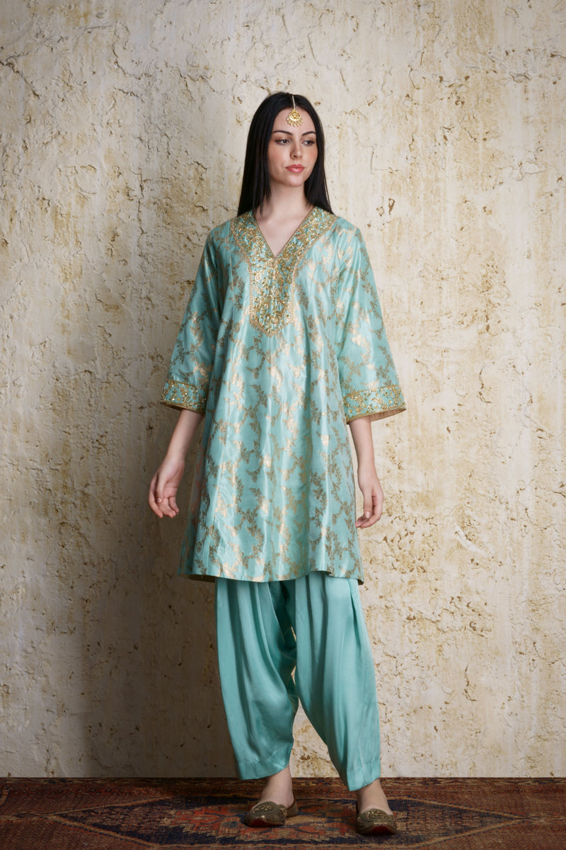 Asmaani aquamarine silk kalidar kurta silk Buy Asmaani aquamarine silk kalidar kurta from C&W | Kurta/Kurta Sets for Women by Mallika Mathur in blue color for women in Singapore