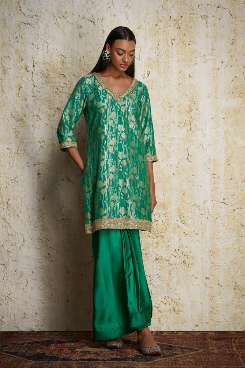 Asmira munga silk tunic silk Buy Asmira munga silk tunic from C&W | Kurta/Kurta Sets for Women by Mallika Mathur in green color for women in Singapore