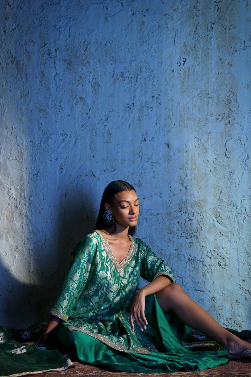 Asmira munga silk tunic silk Buy Asmira munga silk tunic from C&W | Kurta/Kurta Sets for Women by Mallika Mathur in green color for women in Singapore