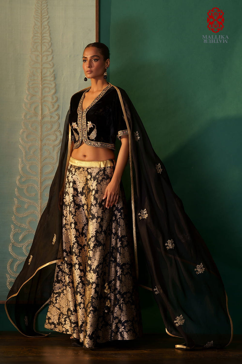 Dupatta kora black embroidered