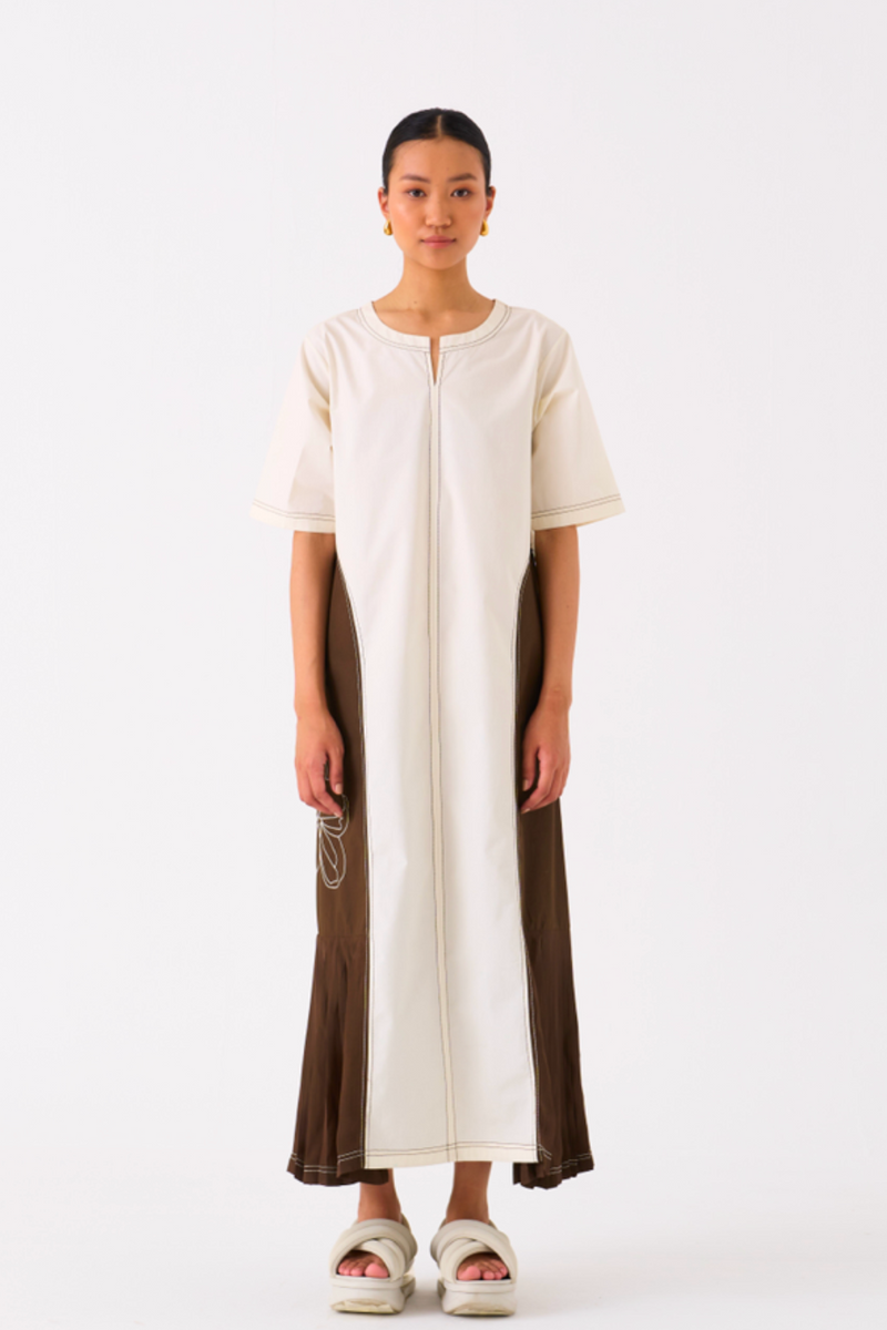 SIDE U-PLEAT DRESS-IVORY/DARK OLIVE poplin by THREE in olive color for women in Singapore