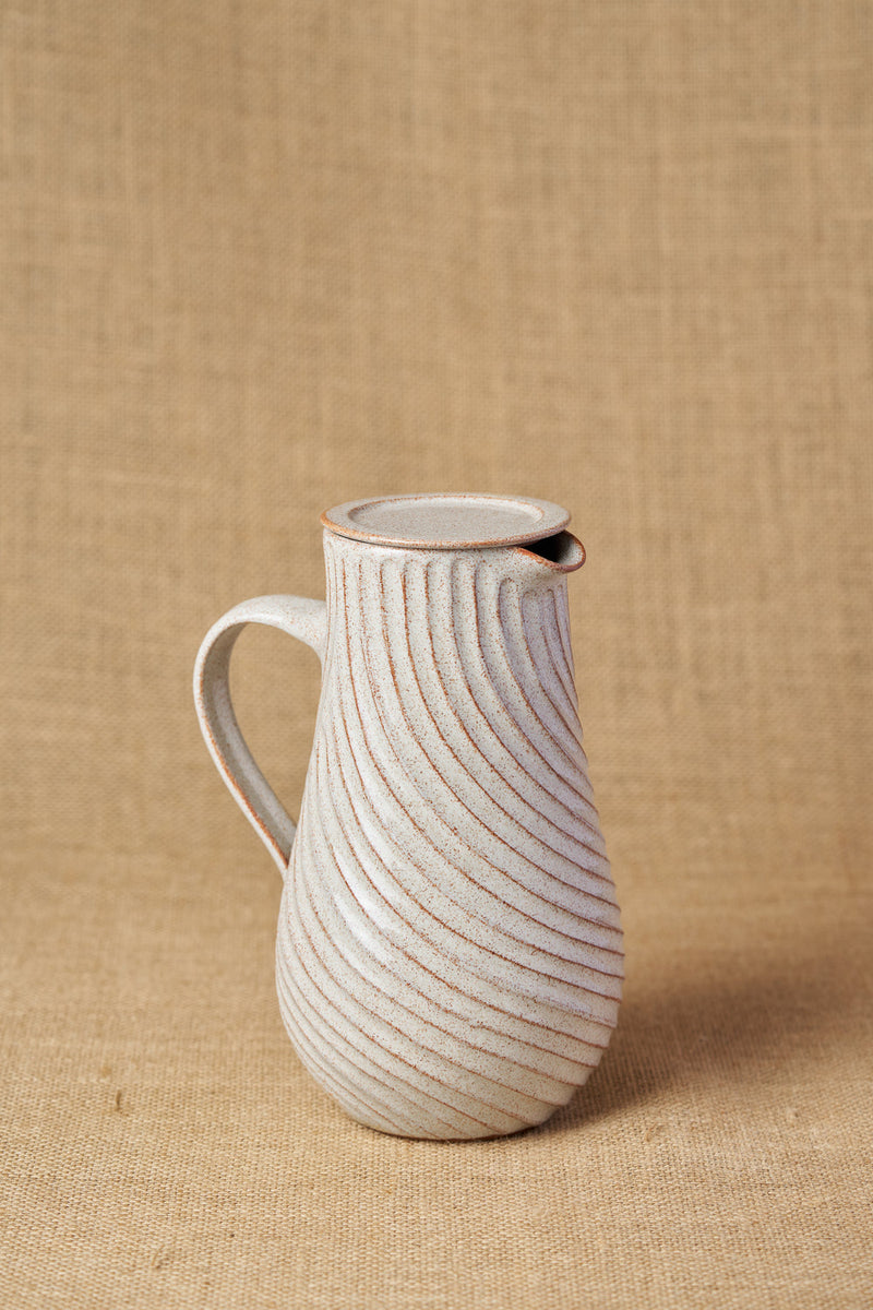 Gata Loop Carafe With Lid