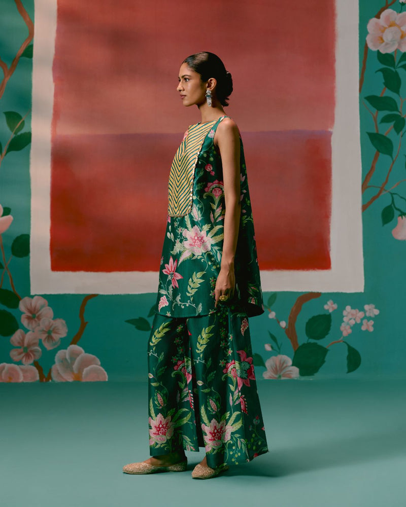 Green Chintz Sleeveless Kurta Set chanderi Buy Green Chintz Sleeveless Kurta Set from C&W | Kurta/Kurta Sets for Women by Label Mogra in green color for women in Singapore