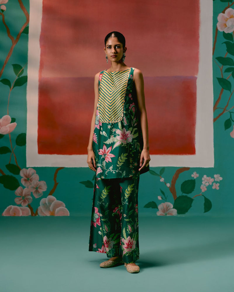 Green Chintz Sleeveless Kurta Set chanderi Buy Green Chintz Sleeveless Kurta Set from C&W | Kurta/Kurta Sets for Women by Label Mogra in green color for women in Singapore