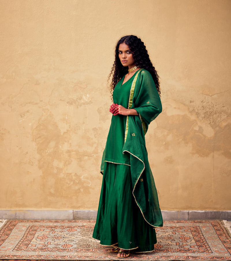 Mehfil Dupatta silk by Khara Kapas in green for women in Singapore