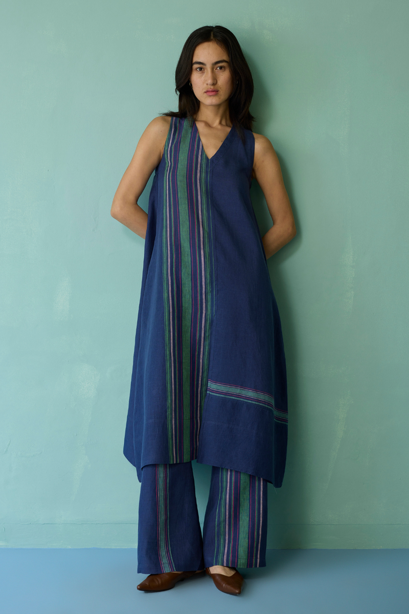 Vanya Border Linen Sleeveless Kurta Set - Indigo linen light kurta set by Manan in navy for women in Singapore
