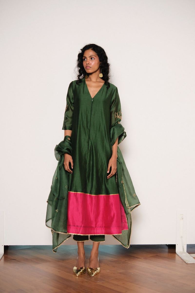 Iraani Dupatta silk by Khara Kapas in green for women in Singapore