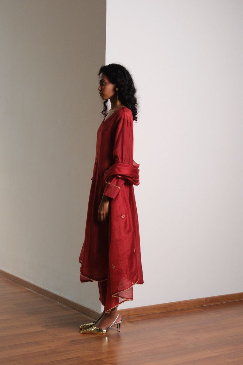 Kumkum Dupatta silk by Khara Kapas in red for women in Singapore