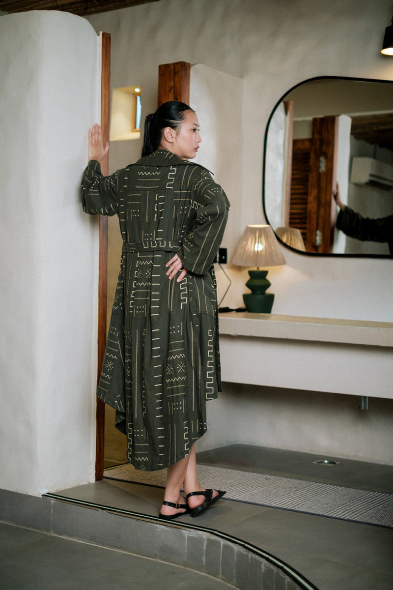 Kobe Long trench Crushed Cotton jacket/overlay by The Terra Tribe in black for women in Singapore