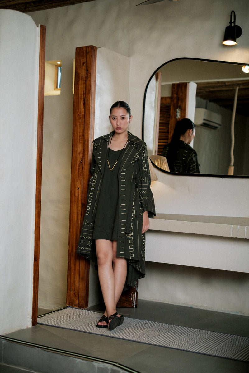 Kobe Long trench Crushed Cotton jacket/overlay by The Terra Tribe in black for women in Singapore