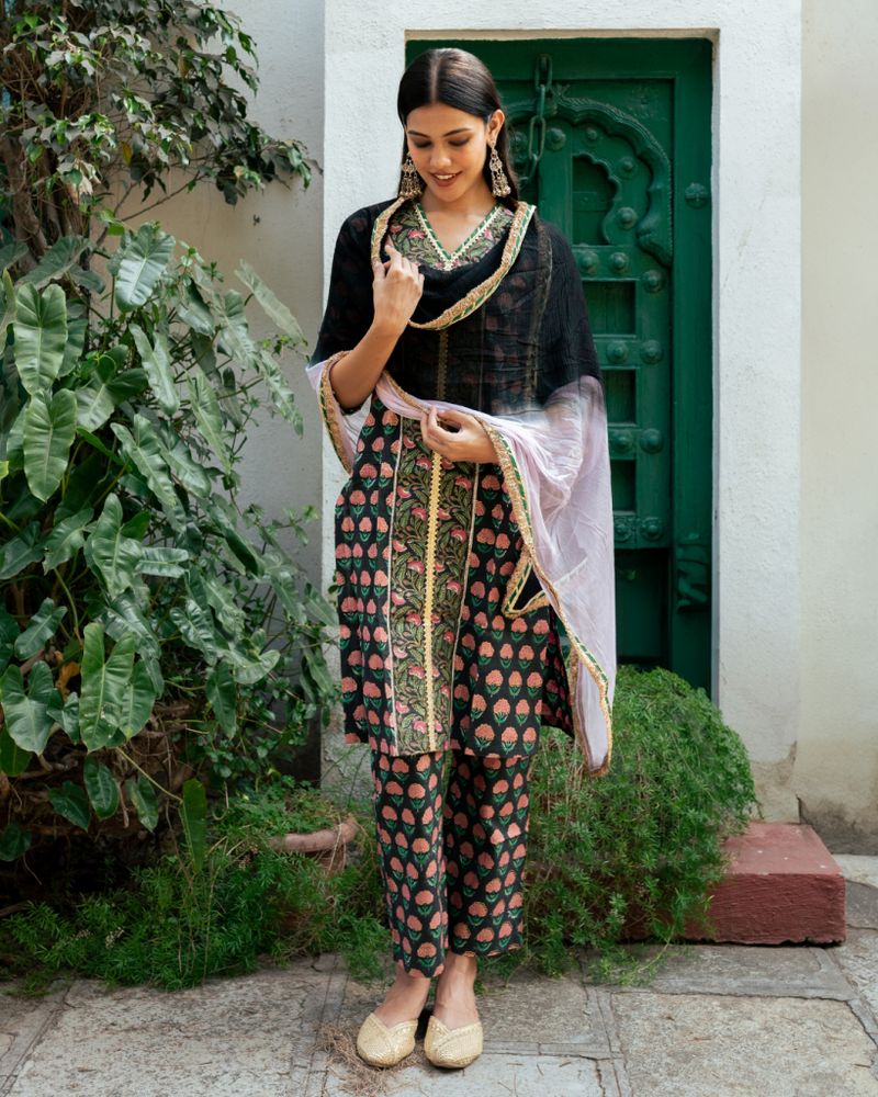 Black Block Printed Kurta Set cotton Buy Black Block Printed Kurta Set from C&W | Kurta/Kurta Sets for Women by Maison Shefali in black color for women in Singapore