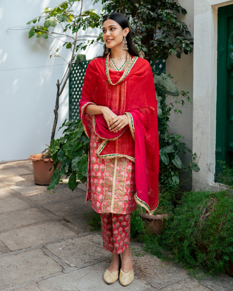 Red Block Printed Kurta Set cotton Buy Red Block Printed Kurta Set from C&W | Kurta/Kurta Sets for Women by Maison Shefali in red color for women in Singapore