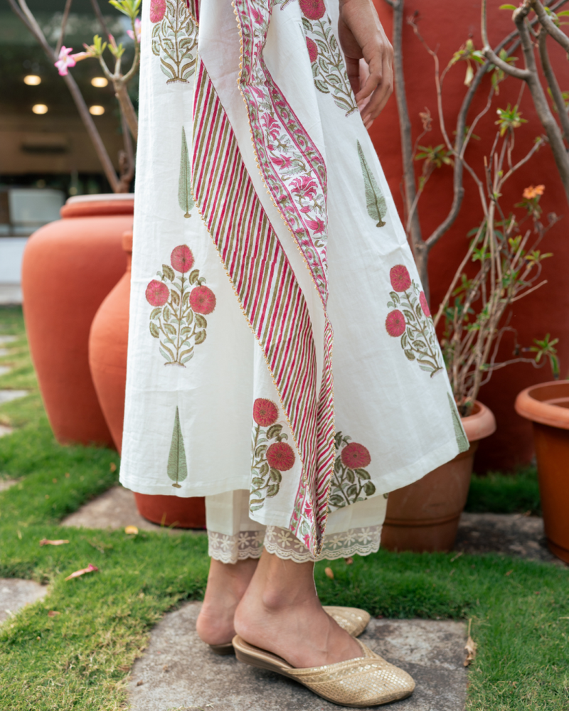 Mughal Red Boota Kaftan Set cotton Buy Mughal Red Boota Kaftan Set from C&W | Kurta/Kurta Sets for Women by Maison Shefali in red color for women in Singapore