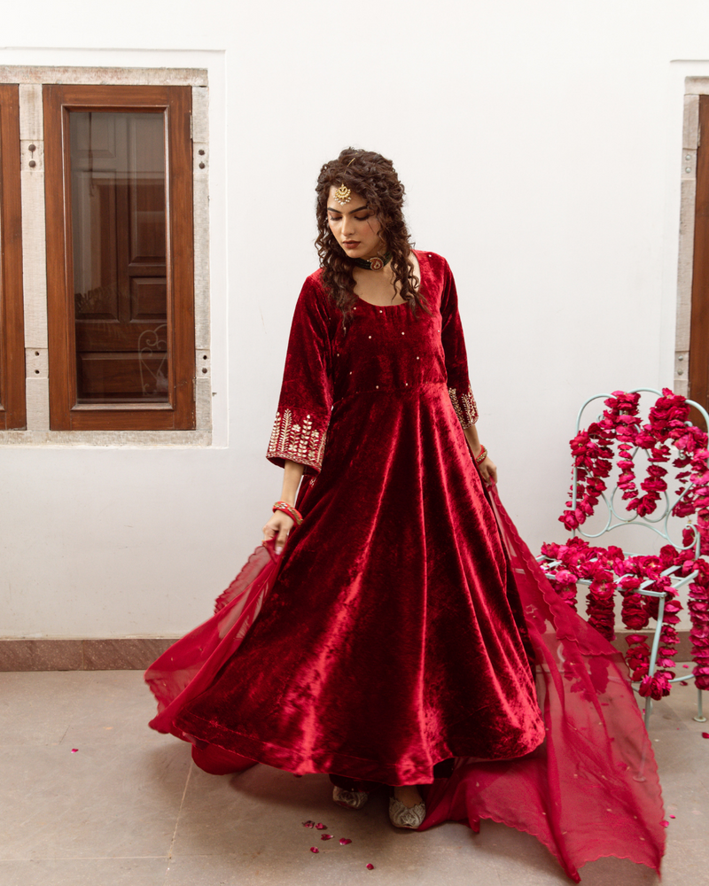 Zeya Gulaab - Velvet Embroidered Suit Set Buy Zeya Gulaab - Velvet Embroidered Suit Set from C&W | Kurta/Kurta Sets for Women by Maison Shefali for women in Singapore
