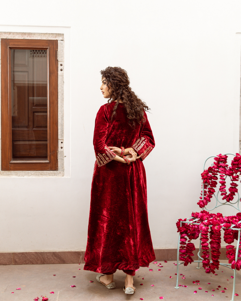 Zeya Gulaab - Velvet Embroidered Suit Set Buy Zeya Gulaab - Velvet Embroidered Suit Set from C&W | Kurta/Kurta Sets for Women by Maison Shefali for women in Singapore