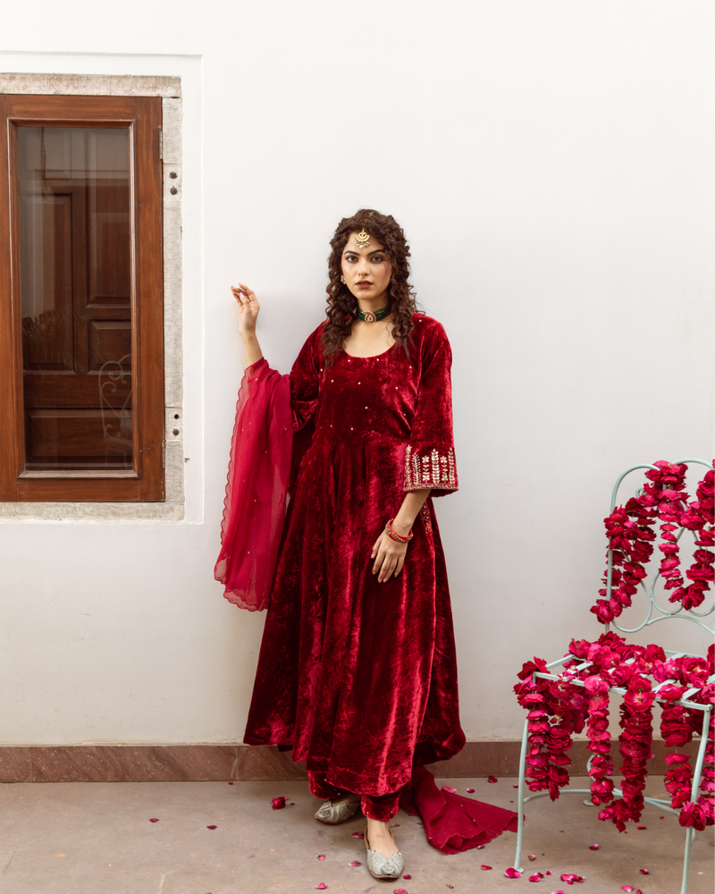Zeya Gulaab - Velvet Embroidered Suit Set Buy Zeya Gulaab - Velvet Embroidered Suit Set from C&W | Kurta/Kurta Sets for Women by Maison Shefali for women in Singapore