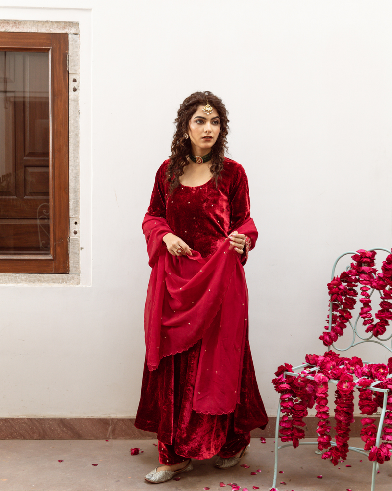 Zeya Gulaab - Velvet Embroidered Suit Set Buy Zeya Gulaab - Velvet Embroidered Suit Set from C&W | Kurta/Kurta Sets for Women by Maison Shefali for women in Singapore