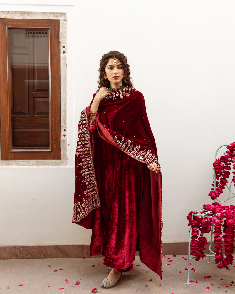 Zeya Gulaab - Velvet Embroidered Suit Set Buy Zeya Gulaab - Velvet Embroidered Suit Set from C&W | Kurta/Kurta Sets for Women by Maison Shefali for women in Singapore