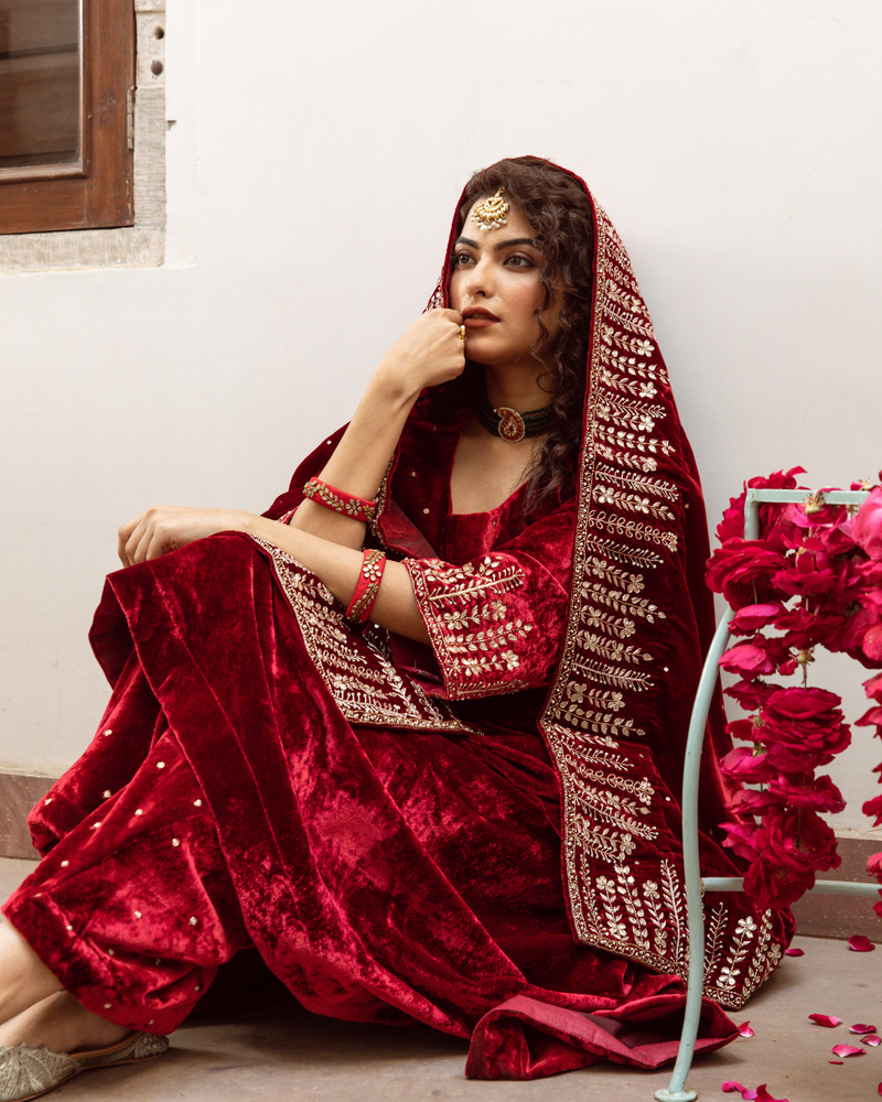 Zeya Gulaab - Velvet Embroidered Suit Set Buy Zeya Gulaab - Velvet Embroidered Suit Set from C&W | Kurta/Kurta Sets for Women by Maison Shefali for women in Singapore